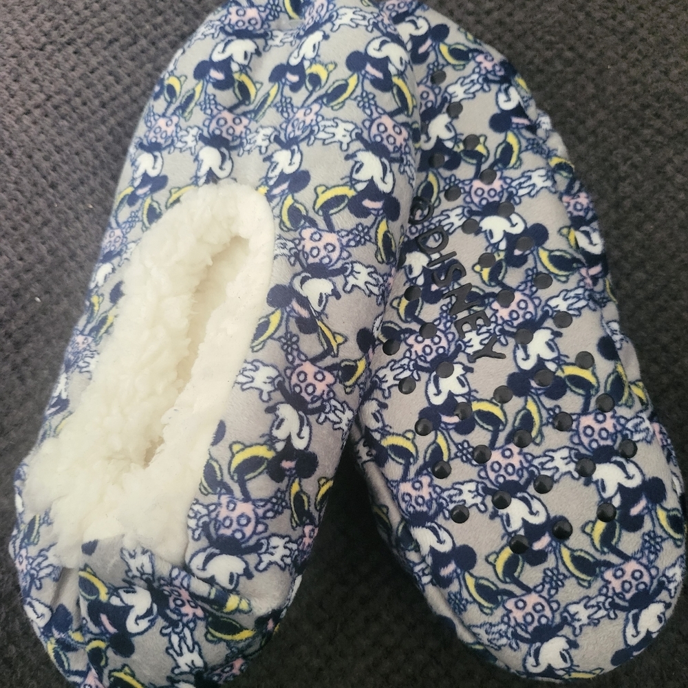 Disney Classic Minnie Mouse pair of Fuzzy Socks
